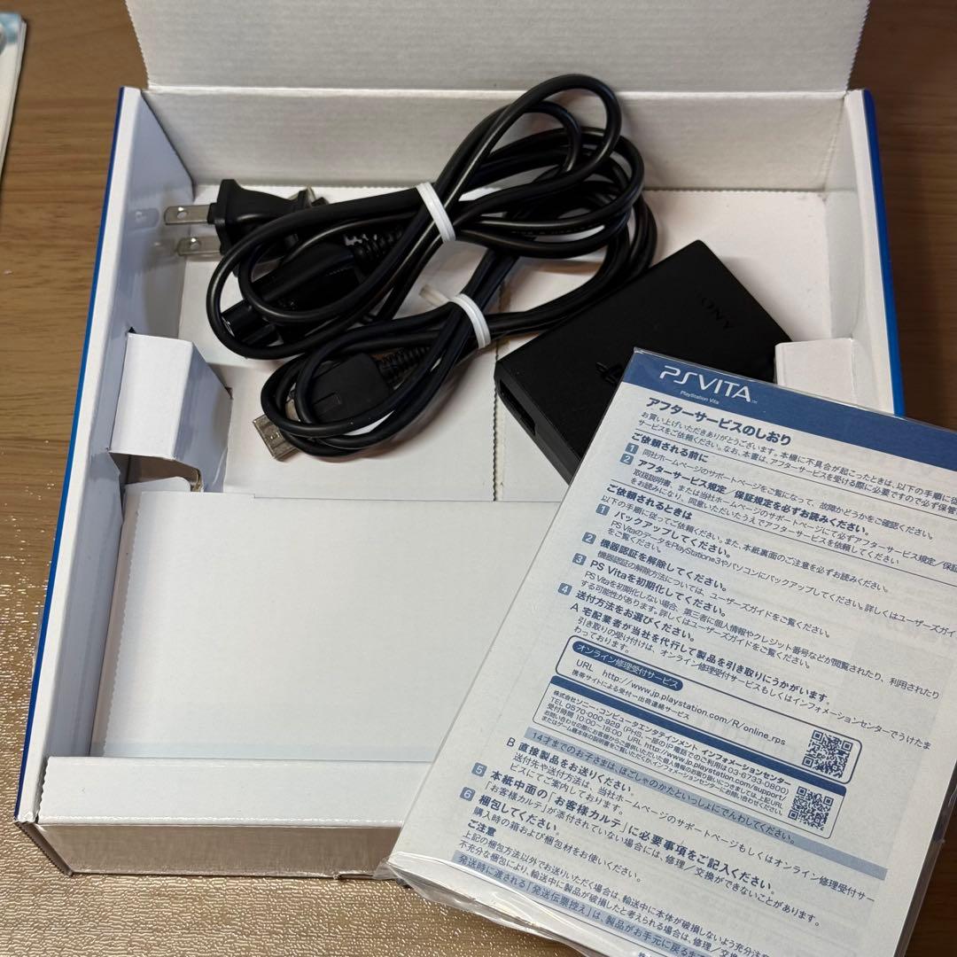 4-046 PSVITA PCH-1000 クリスタル・ホワイト 箱付き