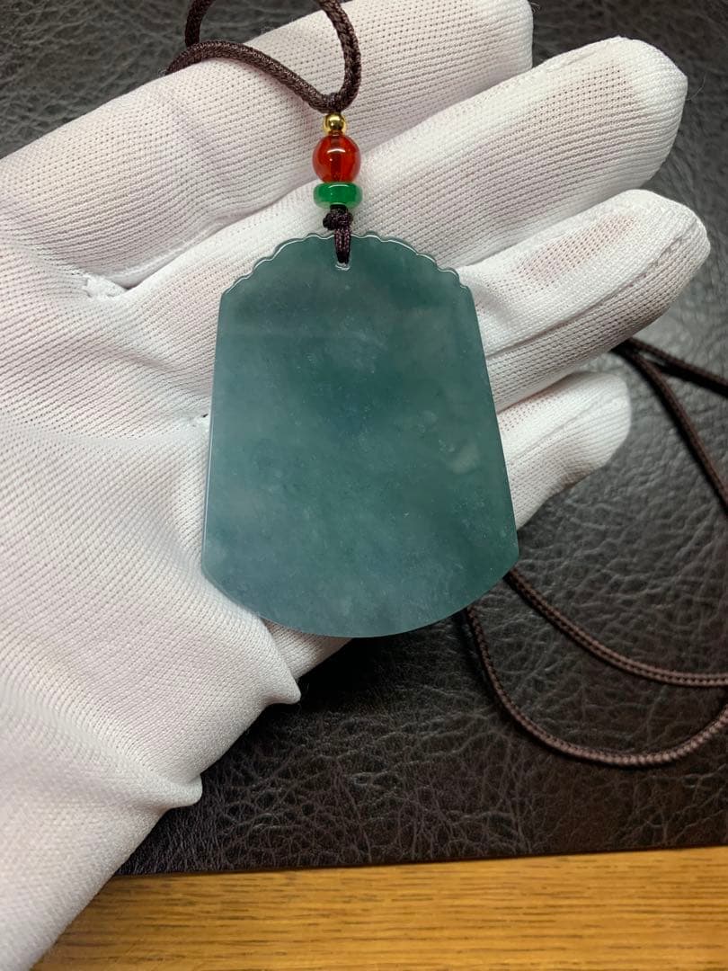 天然本翡翠 龍彫刻ペンダント 緑色お守り