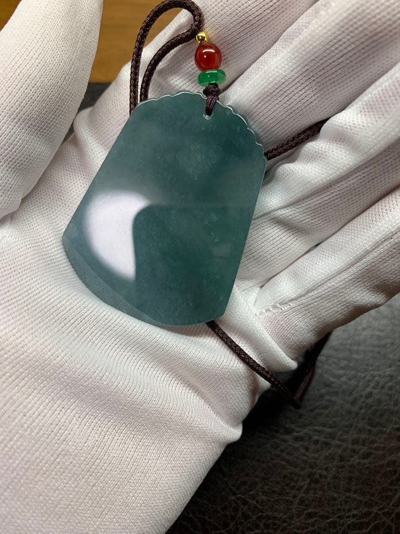 天然本翡翠 龍彫刻ペンダント 緑色お守り