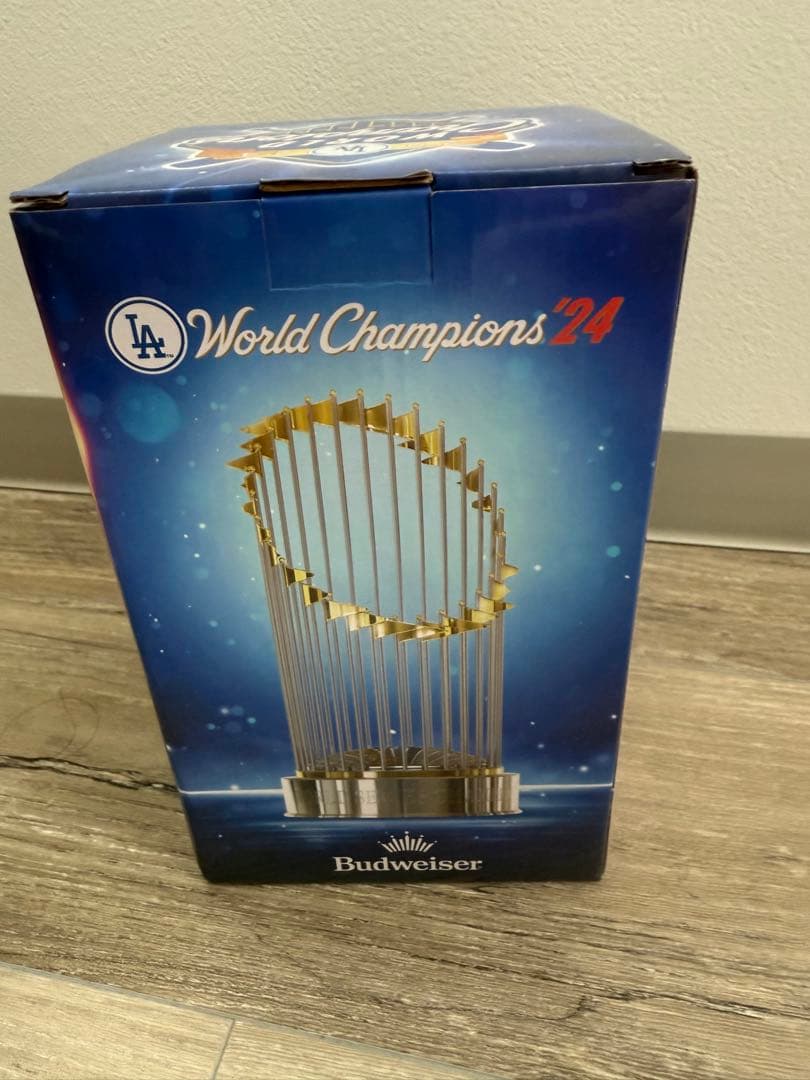 ドジャース　ワールドシリーズ　チャンピオントロフィー