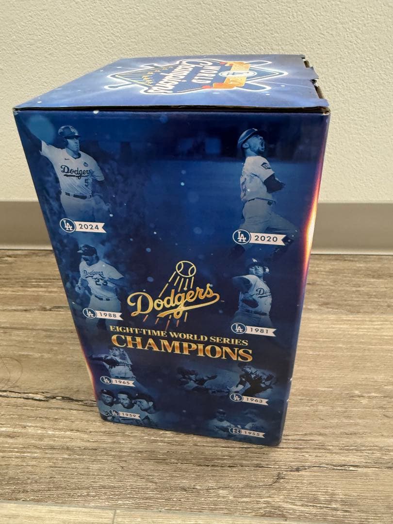 ドジャース　ワールドシリーズ　チャンピオントロフィー