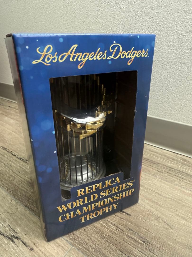 ドジャース　ワールドシリーズ　チャンピオントロフィー