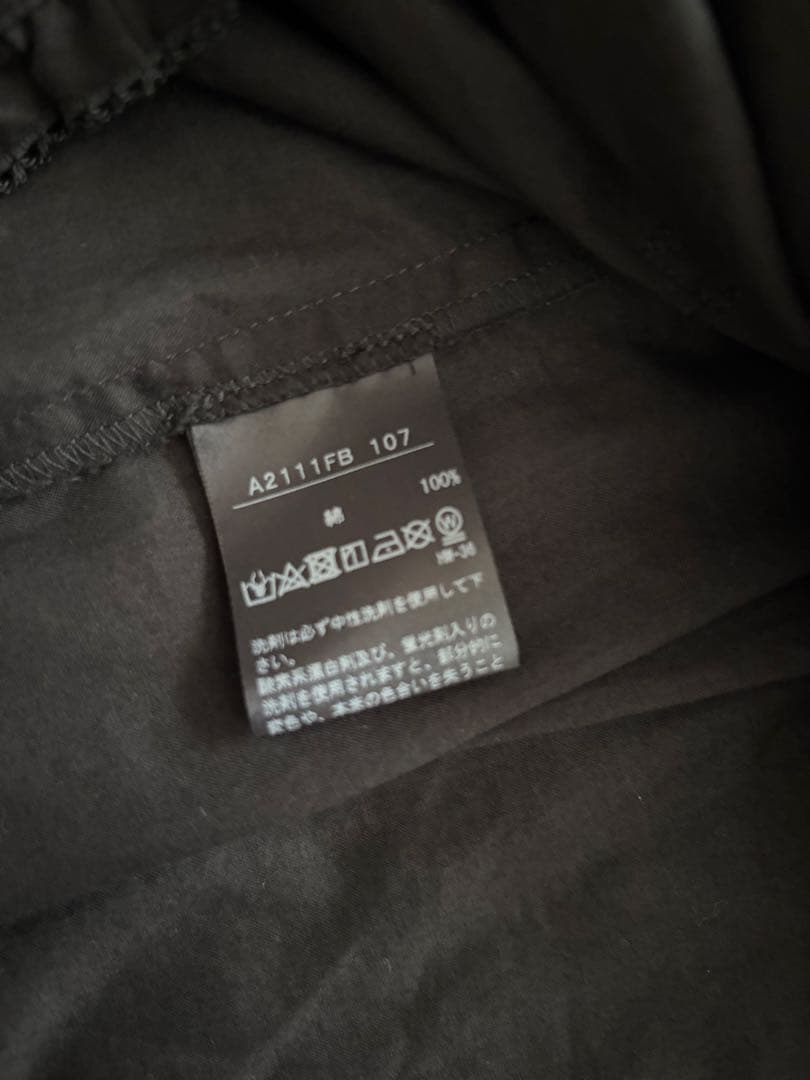 ピンクハウス　ミモザモチーフ刺繍ベスト　黒