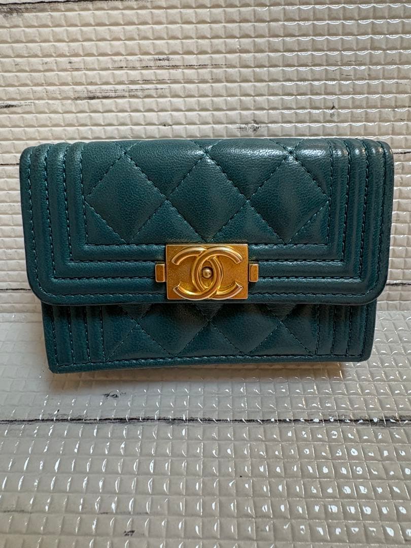 CHANEL 三つ折り財布　ラムスキン