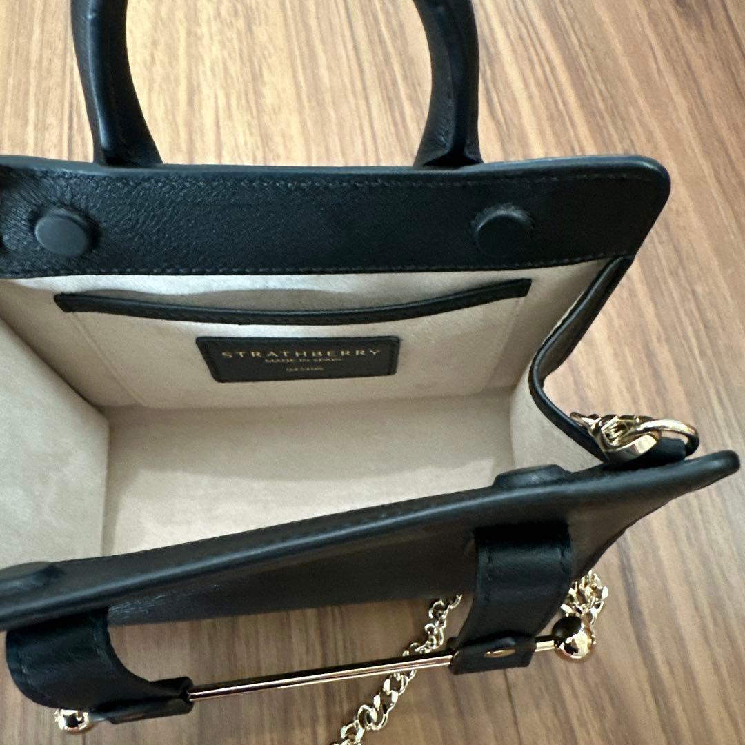 ストラスベリー チェーンショルダーバッグ レザー ブラックSTRATHBERRY