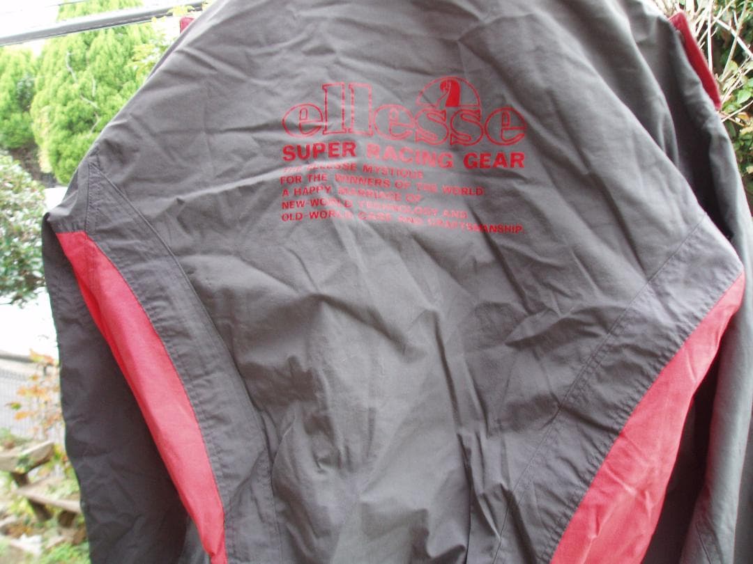 ellesse（エレッセ）スキー、スノボーウエアー　ペアー男L　女Ｍサイズ