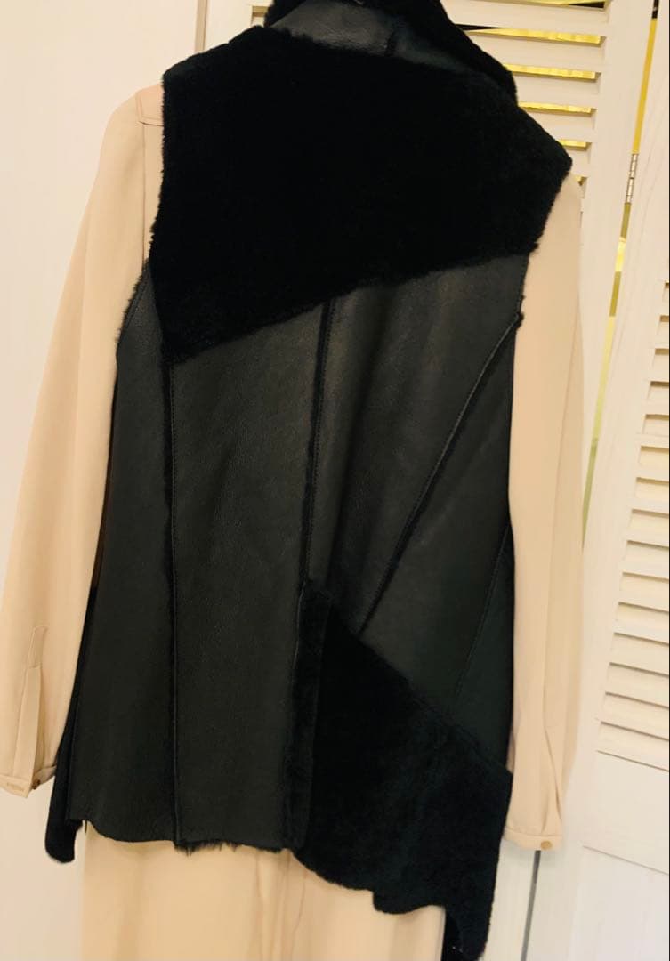 新品　ブラックアシンメトリ一　デザイン　ジレ　SからL