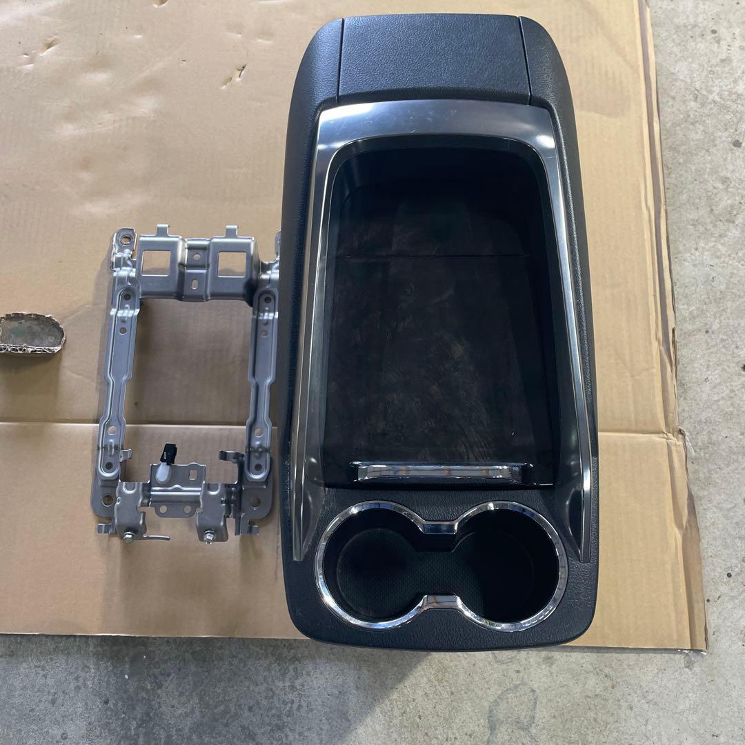 30ヴェルファイア　センターコンソール　ゴールデンアイズ