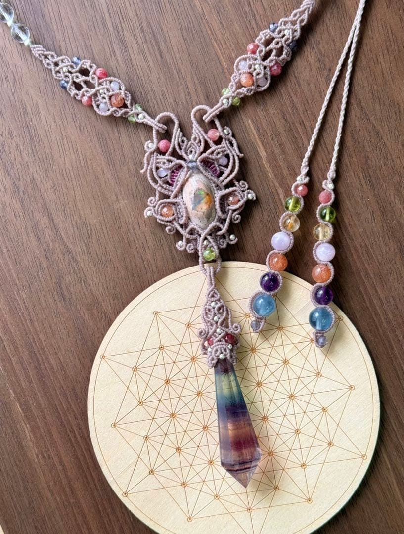 ペンデュラムフローライト＆Specialカンテラオパールのマクラメ編みネックレス