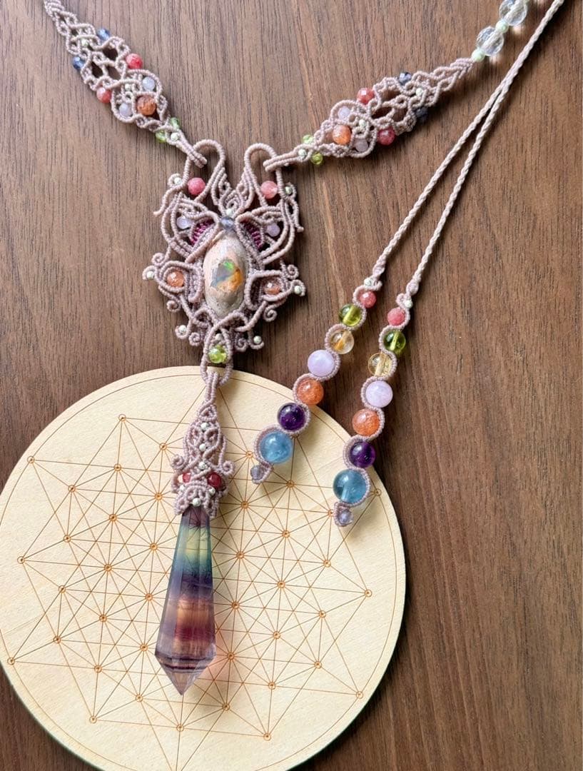 ペンデュラムフローライト＆Specialカンテラオパールのマクラメ編みネックレス