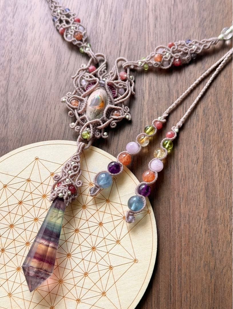 ペンデュラムフローライト＆Specialカンテラオパールのマクラメ編みネックレス