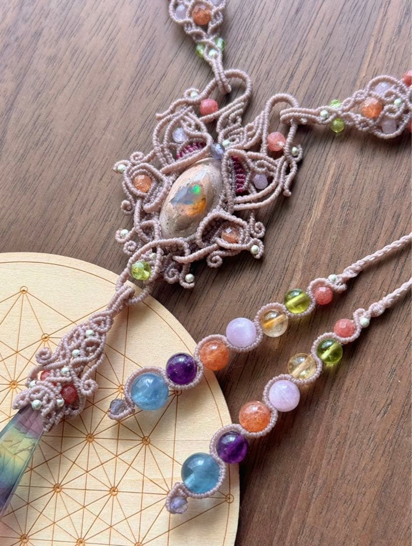 ペンデュラムフローライト＆Specialカンテラオパールのマクラメ編みネックレス