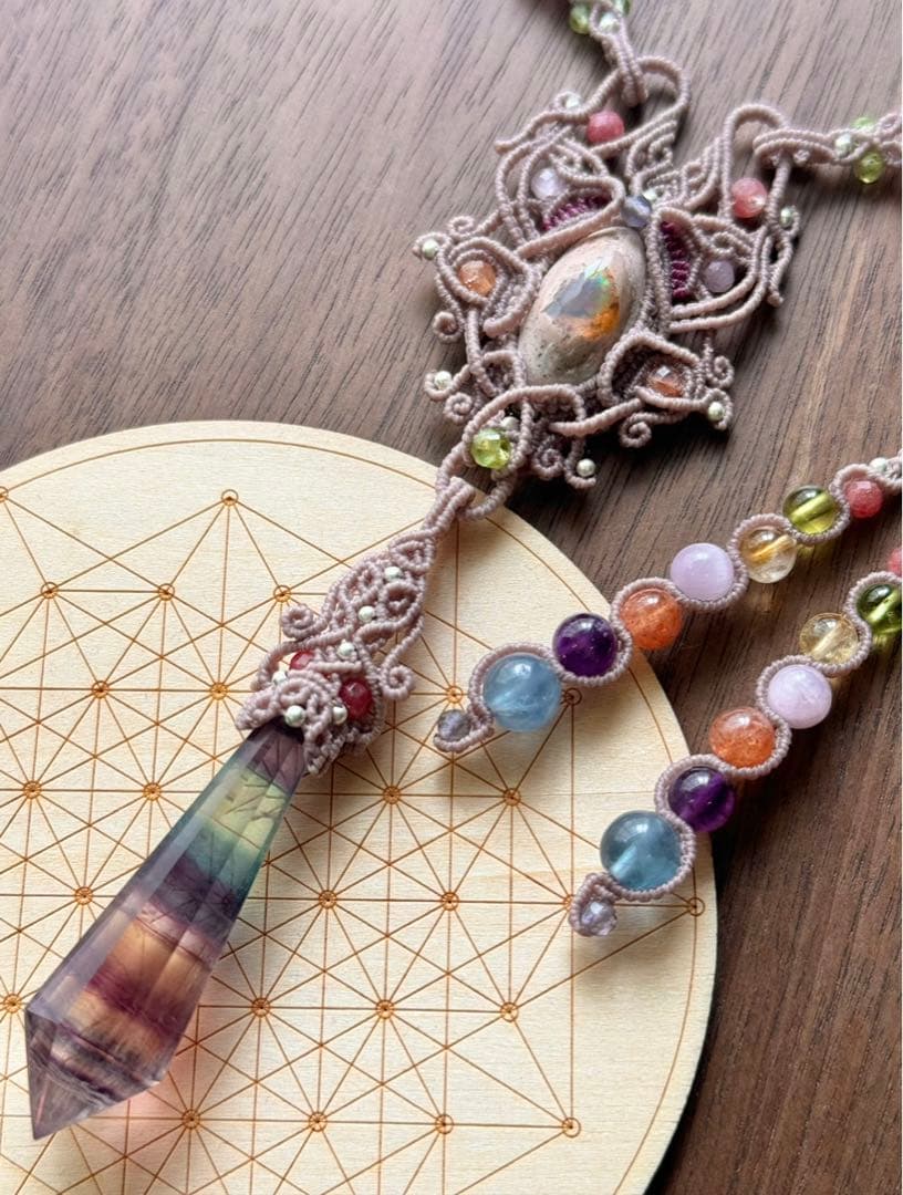 ペンデュラムフローライト＆Specialカンテラオパールのマクラメ編みネックレス