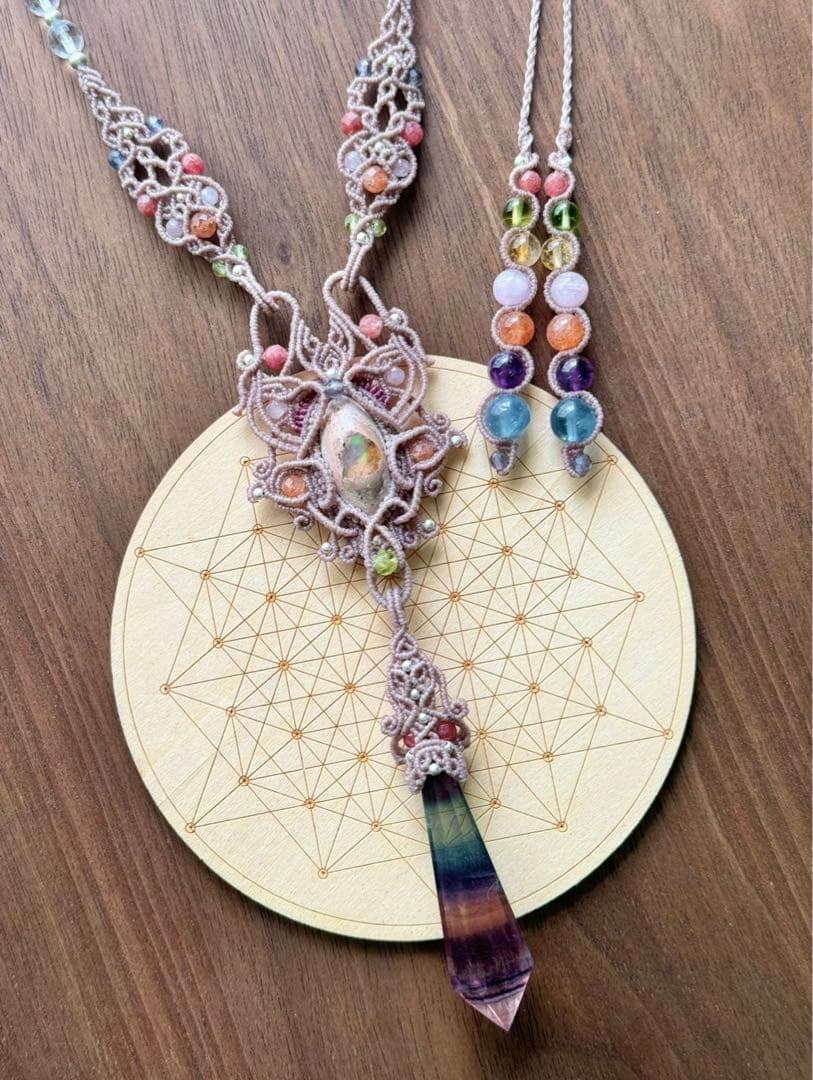 ペンデュラムフローライト＆Specialカンテラオパールのマクラメ編みネックレス