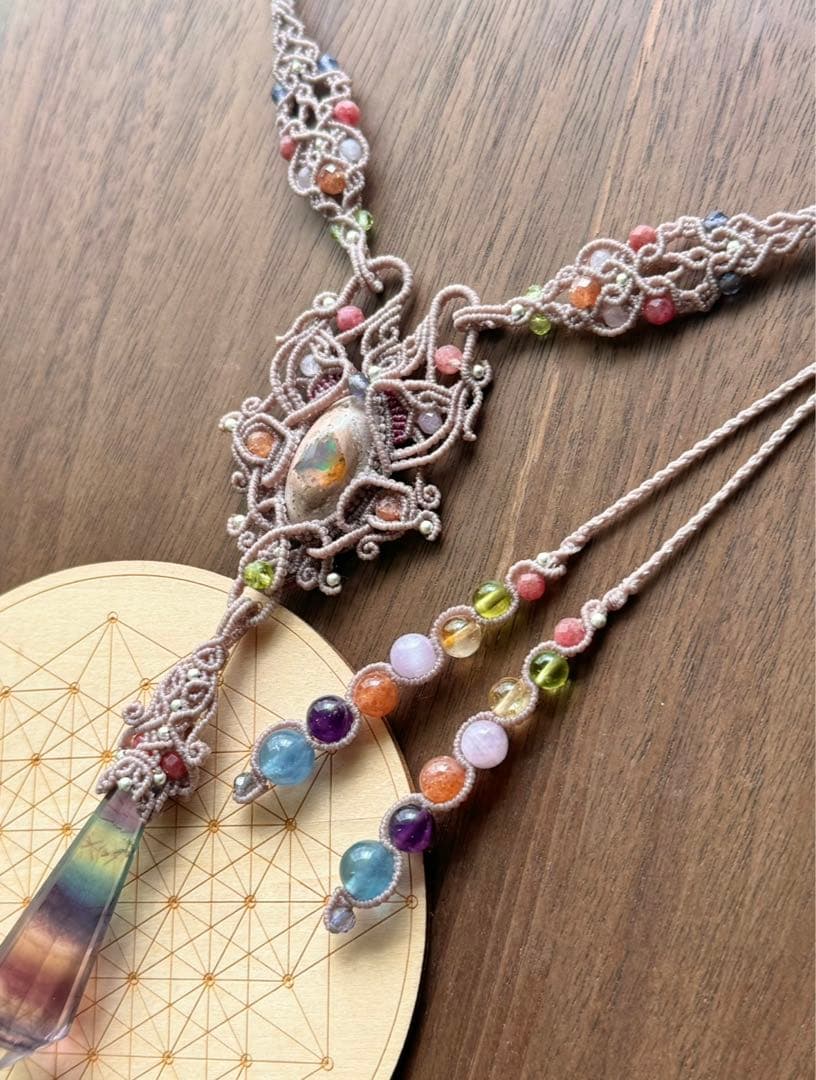 ペンデュラムフローライト＆Specialカンテラオパールのマクラメ編みネックレス