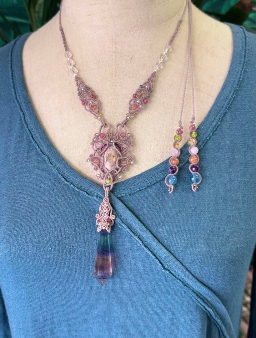 ペンデュラムフローライト＆Specialカンテラオパールのマクラメ編みネックレス