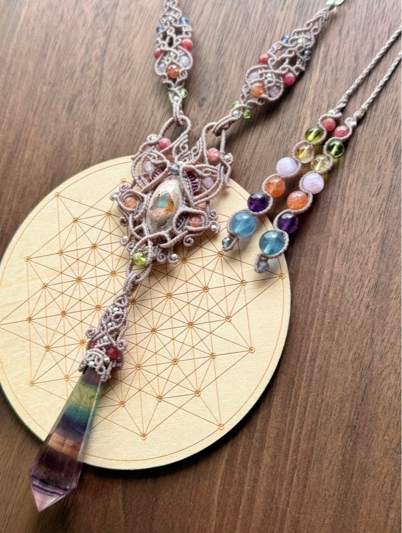 ペンデュラムフローライト＆Specialカンテラオパールのマクラメ編みネックレス