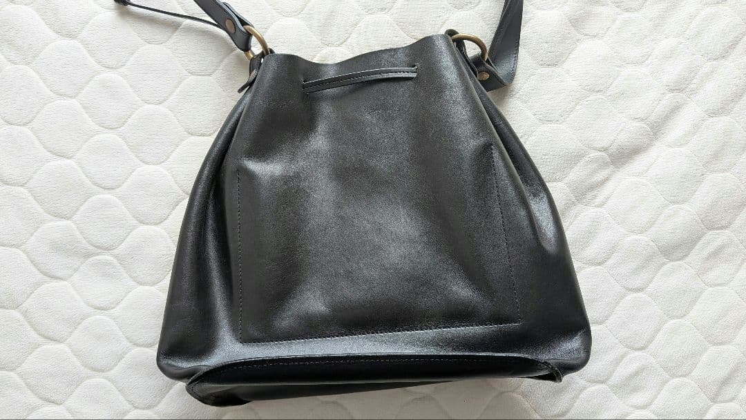 白*身様 イルビゾンテ　バッグ　黒　ショルダーバック