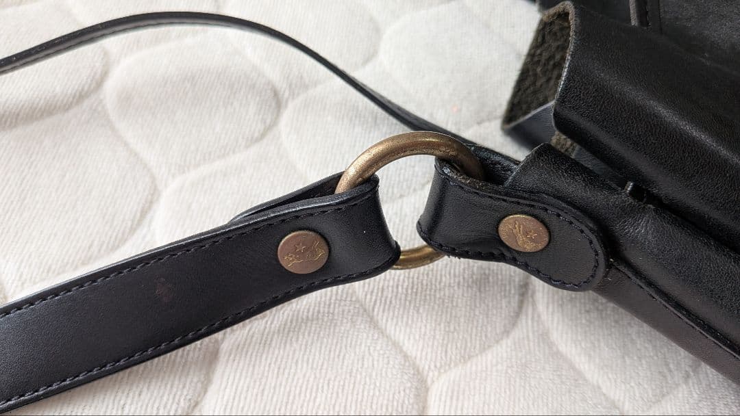 白*身様 イルビゾンテ　バッグ　黒　ショルダーバック