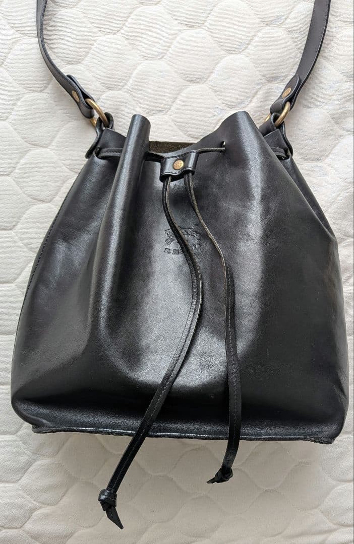 白*身様 イルビゾンテ　バッグ　黒　ショルダーバック