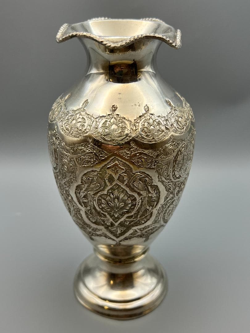 銀製　ライオンマーク　三越　銀花瓶　花入れ　手彫　箱付　銀細工　重量約284g