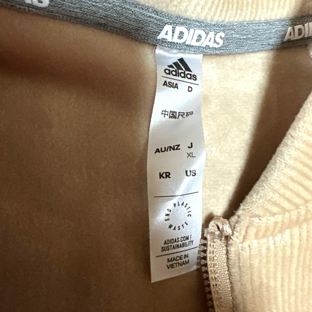 adidas ベージュ ジャケット スカート セットアップ