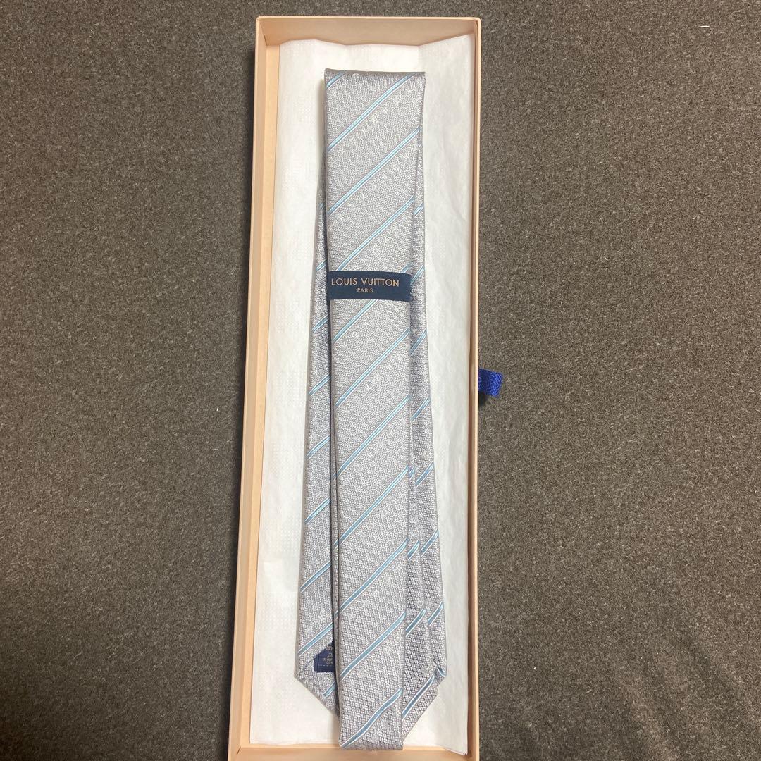 ブ*ー様 【新品未使用】LOUIS VUITTON グレー ストライプ ネクタイ
