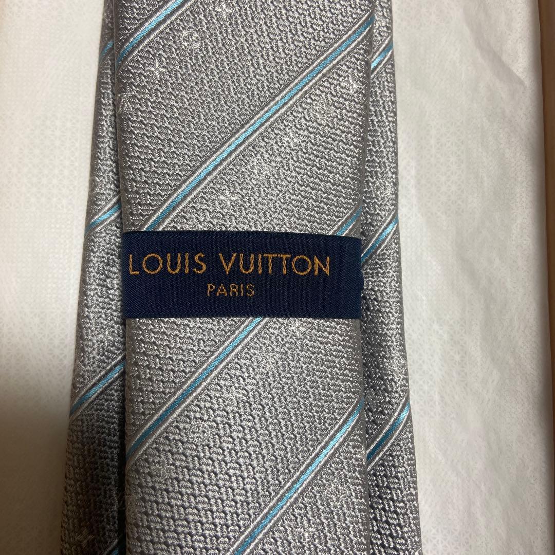 ブ*ー様 【新品未使用】LOUIS VUITTON グレー ストライプ ネクタイ