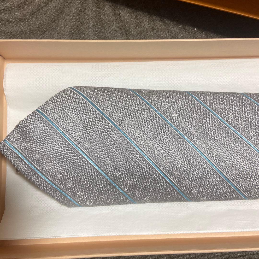 ブ*ー様 【新品未使用】LOUIS VUITTON グレー ストライプ ネクタイ