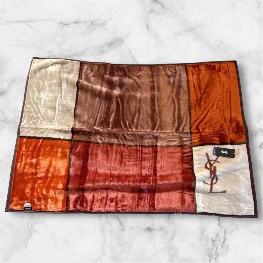未使用品　イブサンローラン ハーフケット大判ひざかけ140cm×100cm
