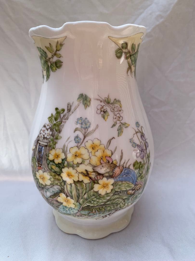 ロイヤルドルトン　ブランベリーヘッジ　花瓶　フラワーベース　 Doul