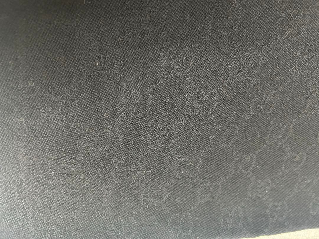 グッチ　GUCCI 黒 マフラー ロゴパターン