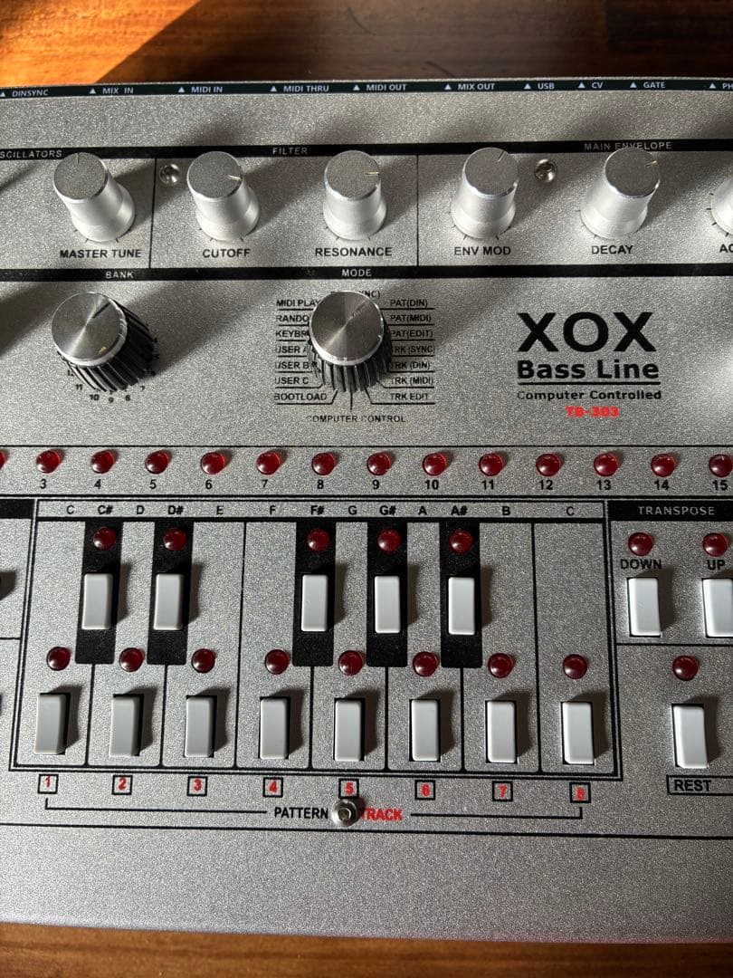 x0xb0x（TB303クローン）『gizm0x x0x-pro』