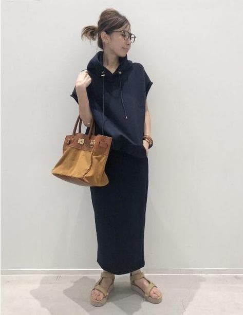 アメリカーナ × アパルトモン。サイズFREE 。着丈76cm、身幅66cm