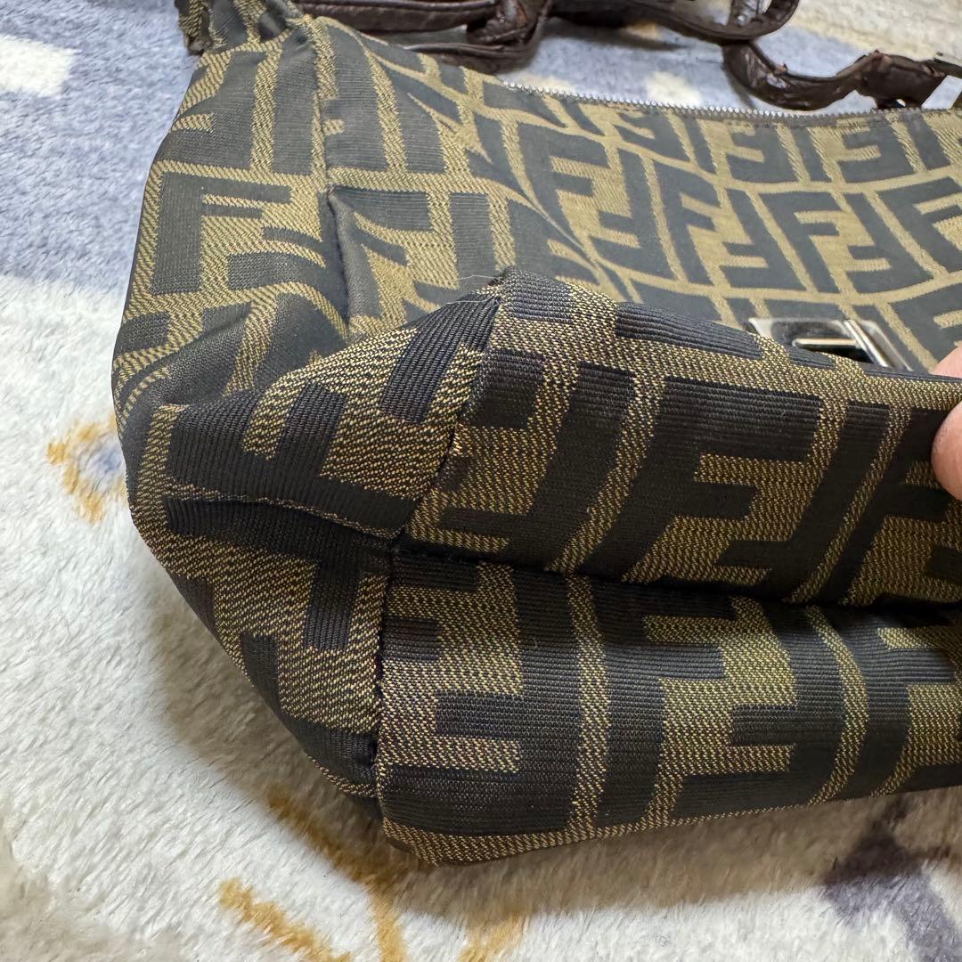 FENDI フェンディ　ショルダーバッグ　ズッカ　FF金具　バケット