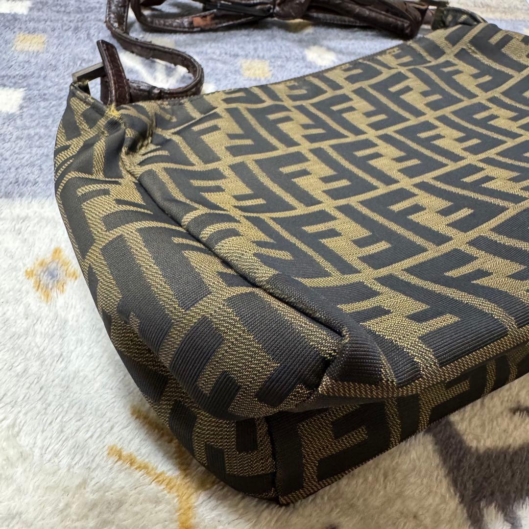 FENDI フェンディ　ショルダーバッグ　ズッカ　FF金具　バケット