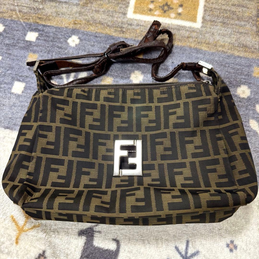 FENDI フェンディ　ショルダーバッグ　ズッカ　FF金具　バケット