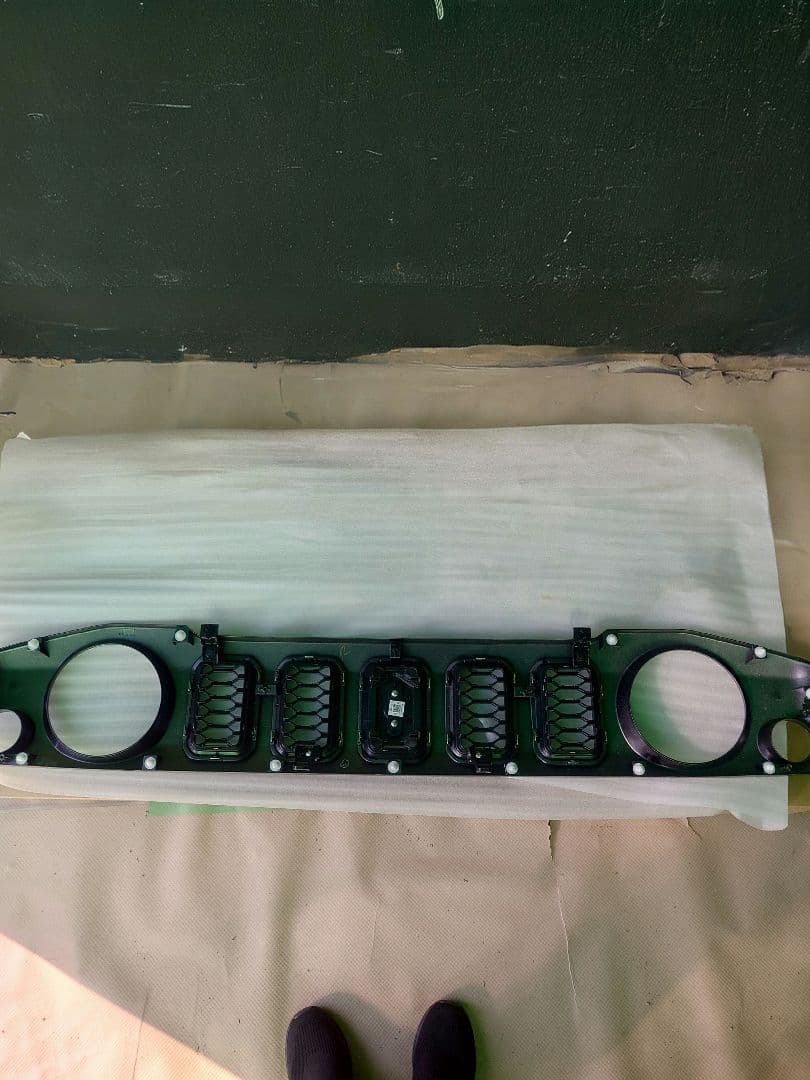 ジムニーノマド　純正フロントグリル　新車外し