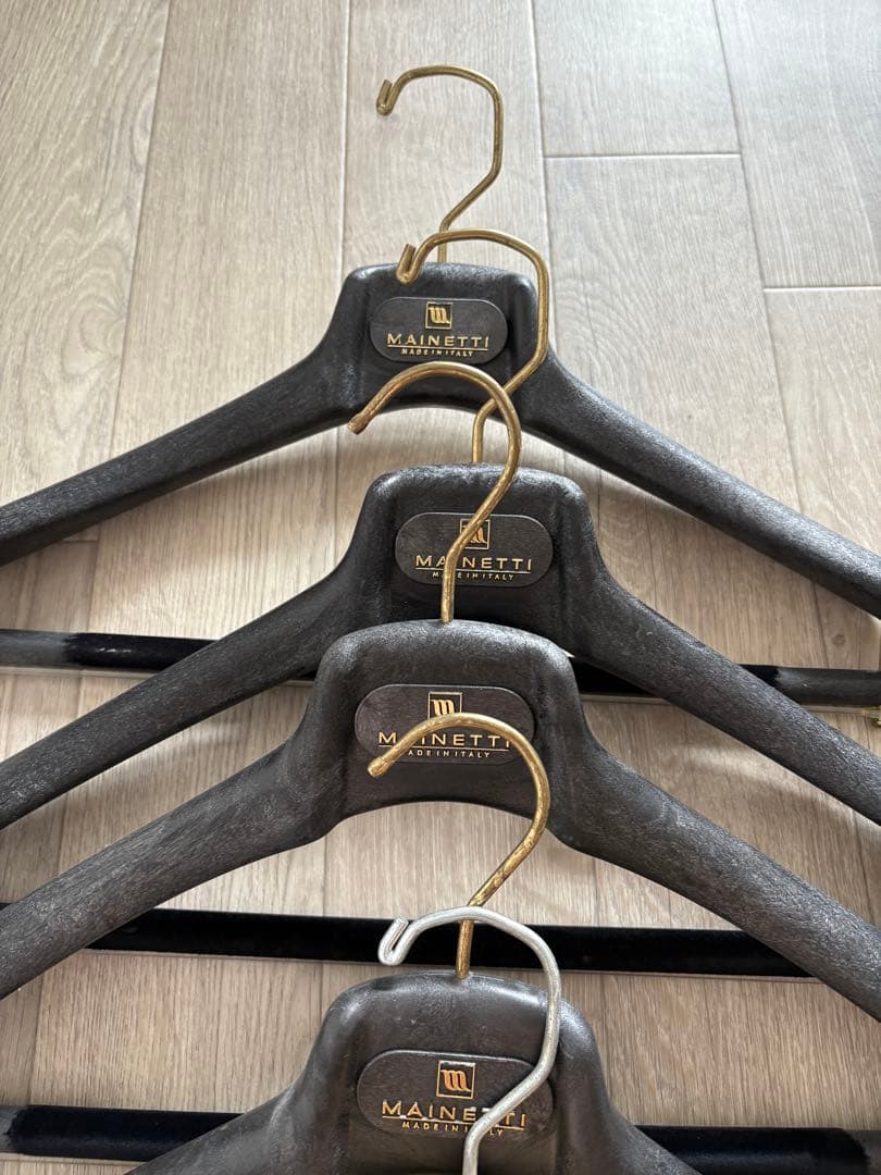 チ*ン様 MAINETTI 木製ハンガー 4本セット ブラック 40 おまけ4本