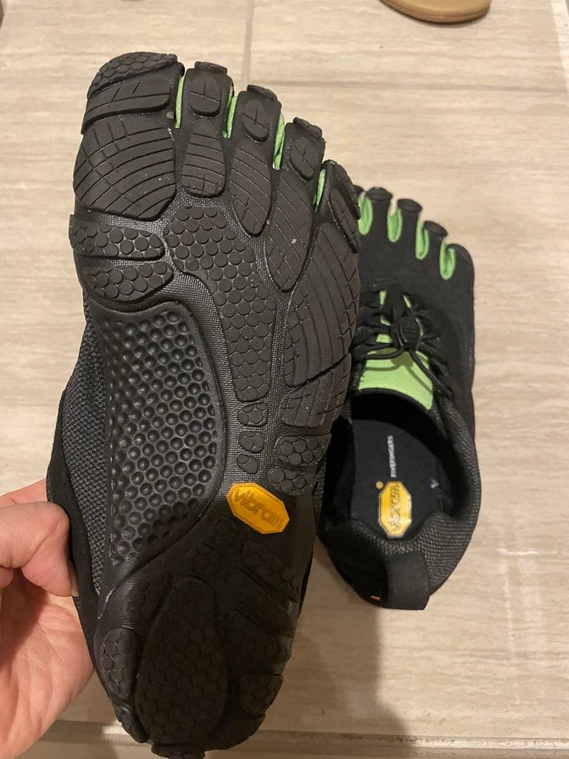 ウォーキング・ランニングウェア V-Run RETRO 21W8002 black/green 22.5cm