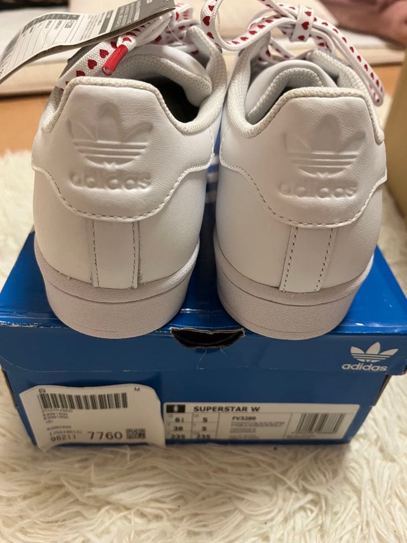 adidas Superstar ホワイト ハート柄