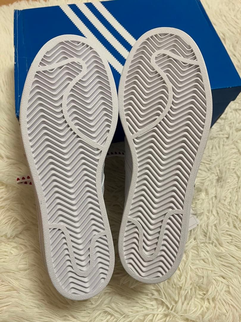 adidas Superstar ホワイト ハート柄