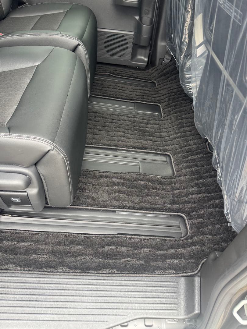 STEP WGN フロアカーペットマット スタンダードタイプ　新車外し。