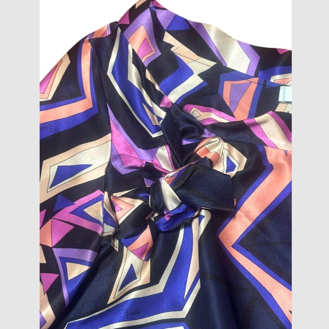 【美品】 エミリオプッチ シルク100% トップスS-M 幾何学柄 リボン