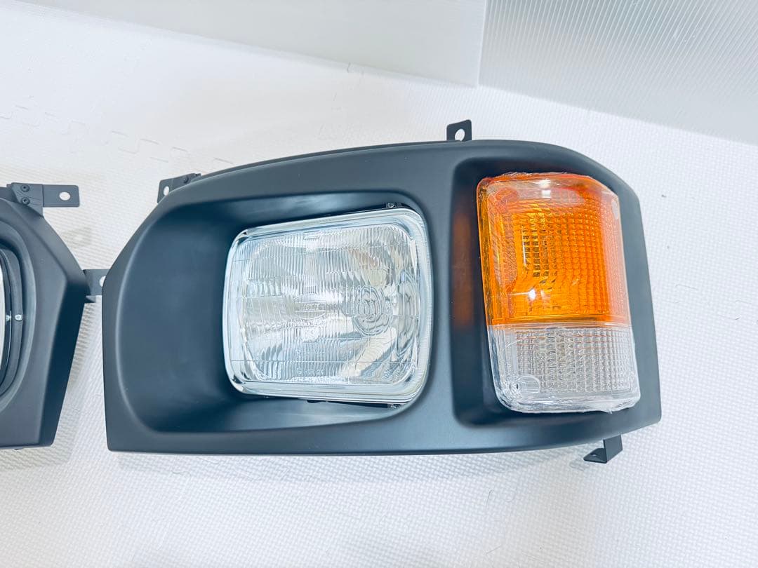 【新品】　ハイエース　角目キット　レジアスエース　ヘッドライト　左右セット
