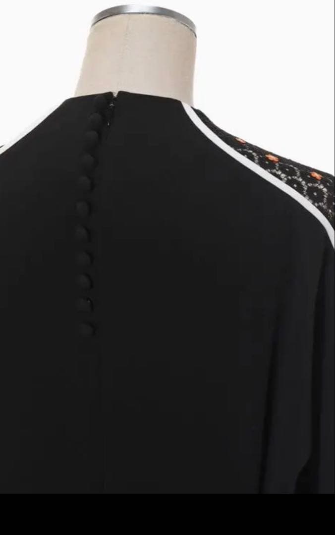 マメ　Osmanthus Motif Embroidery Dress