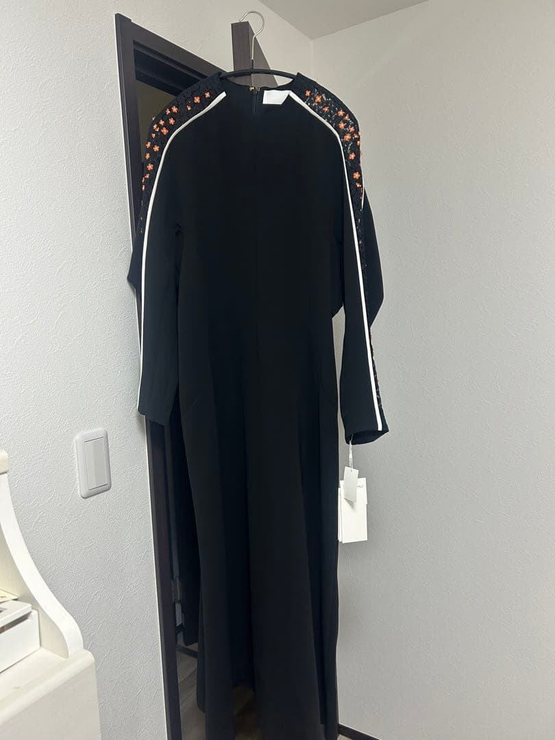 マメ　Osmanthus Motif Embroidery Dress