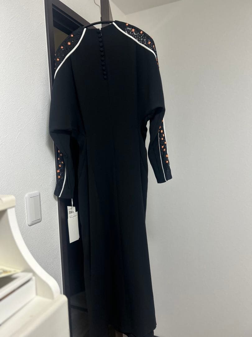 マメ　Osmanthus Motif Embroidery Dress