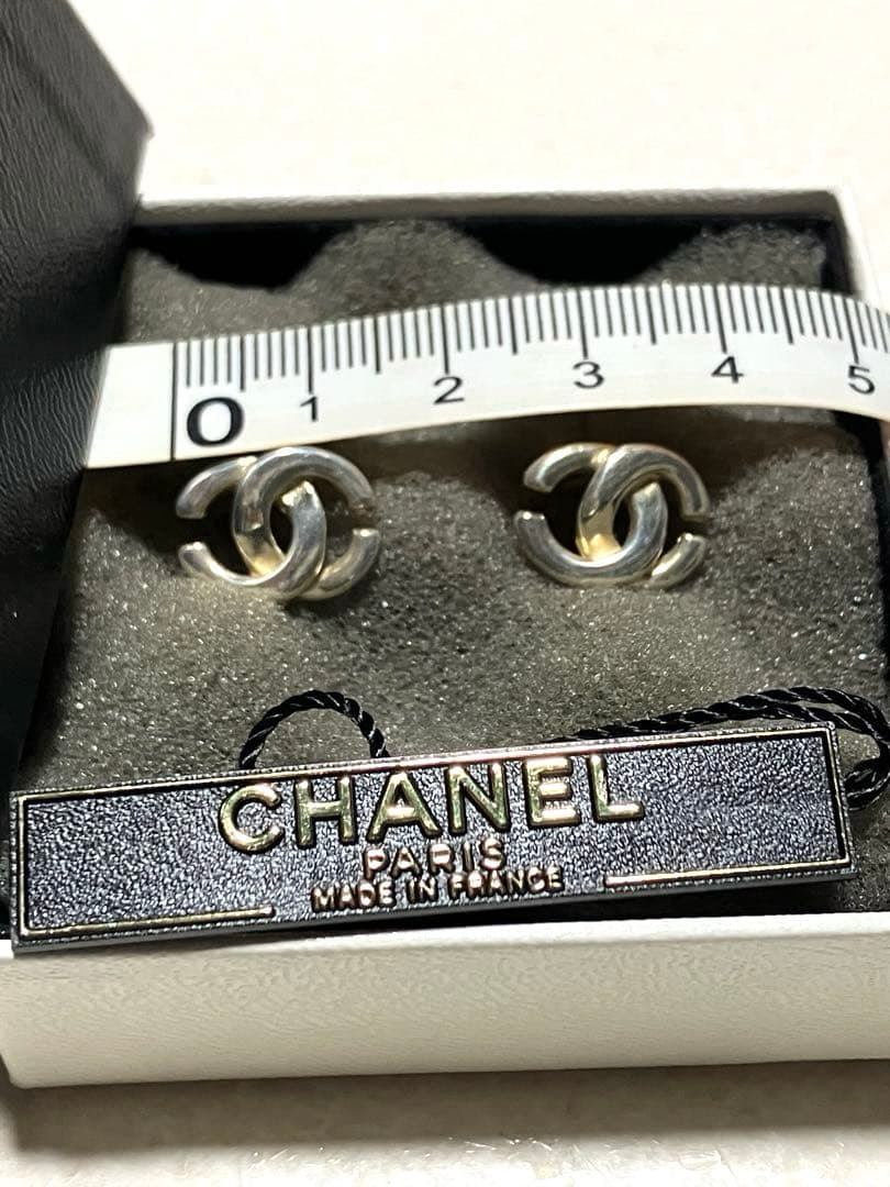 【CHANEL】　シルバーピアス