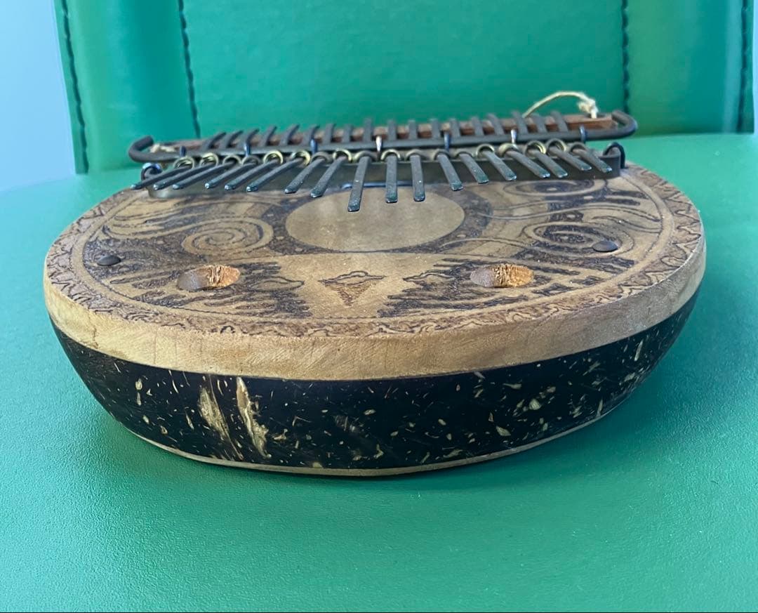 プロ使用 民族楽器カリンバ (親指ピアノ)17キー 天然椰子の実製ヴィンテージ風